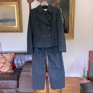 Tahari woman’s 2 pc suit